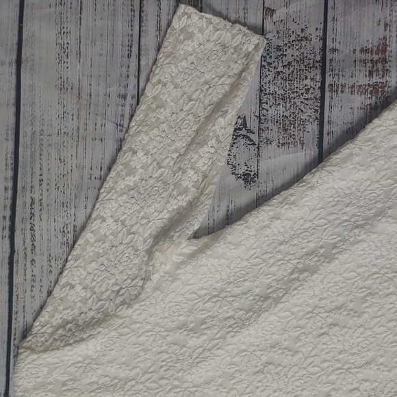 🏵 CHRISTOPHER & BANKS LACE TOP - Picture 3 of 8